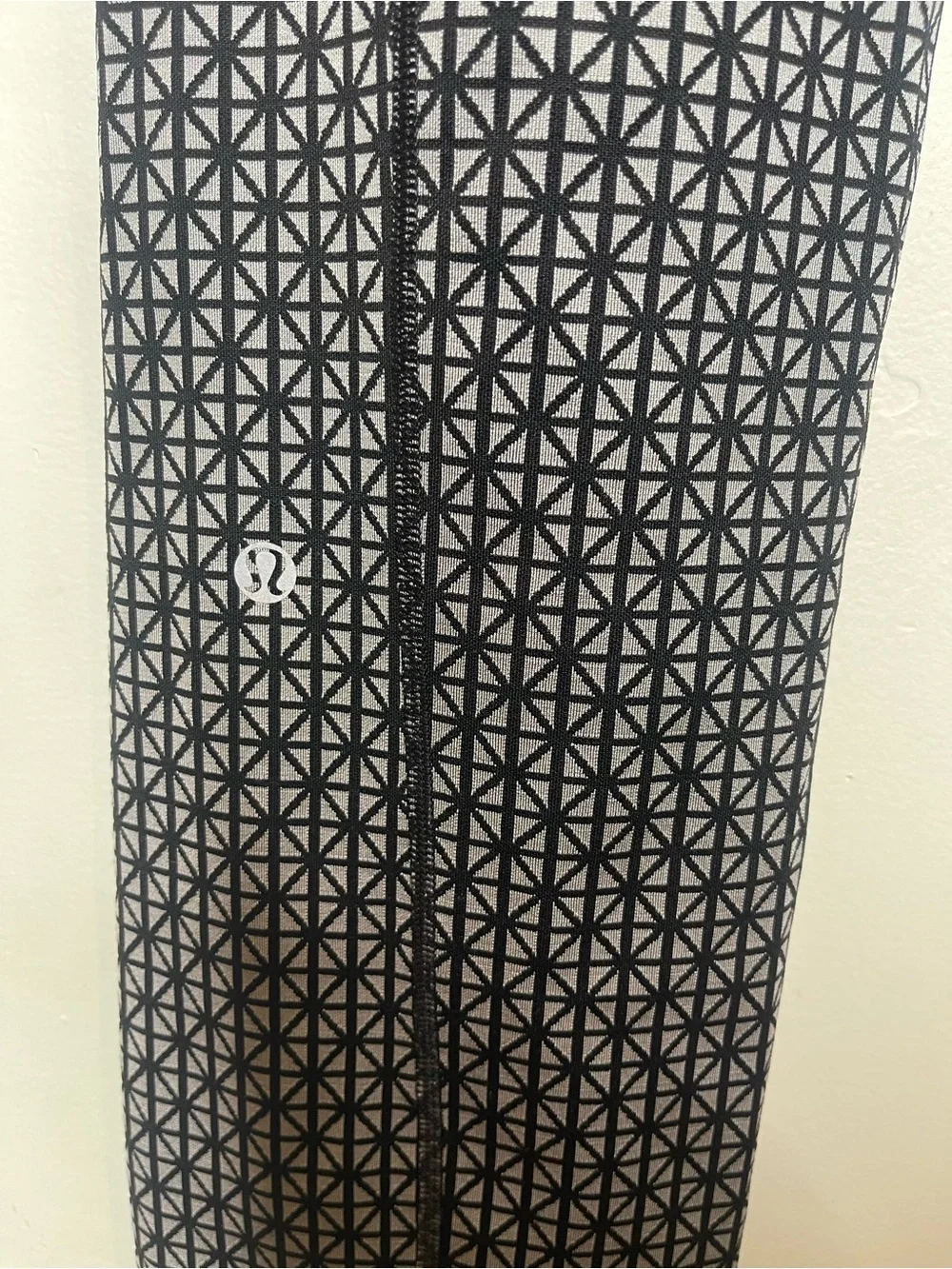 Lululemon Black & Gray Geometric Print Flare Leggings Size 4